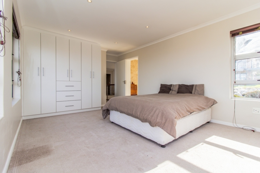 To Let 6 Bedroom Property for Rent in Bettys Bay Western Cape